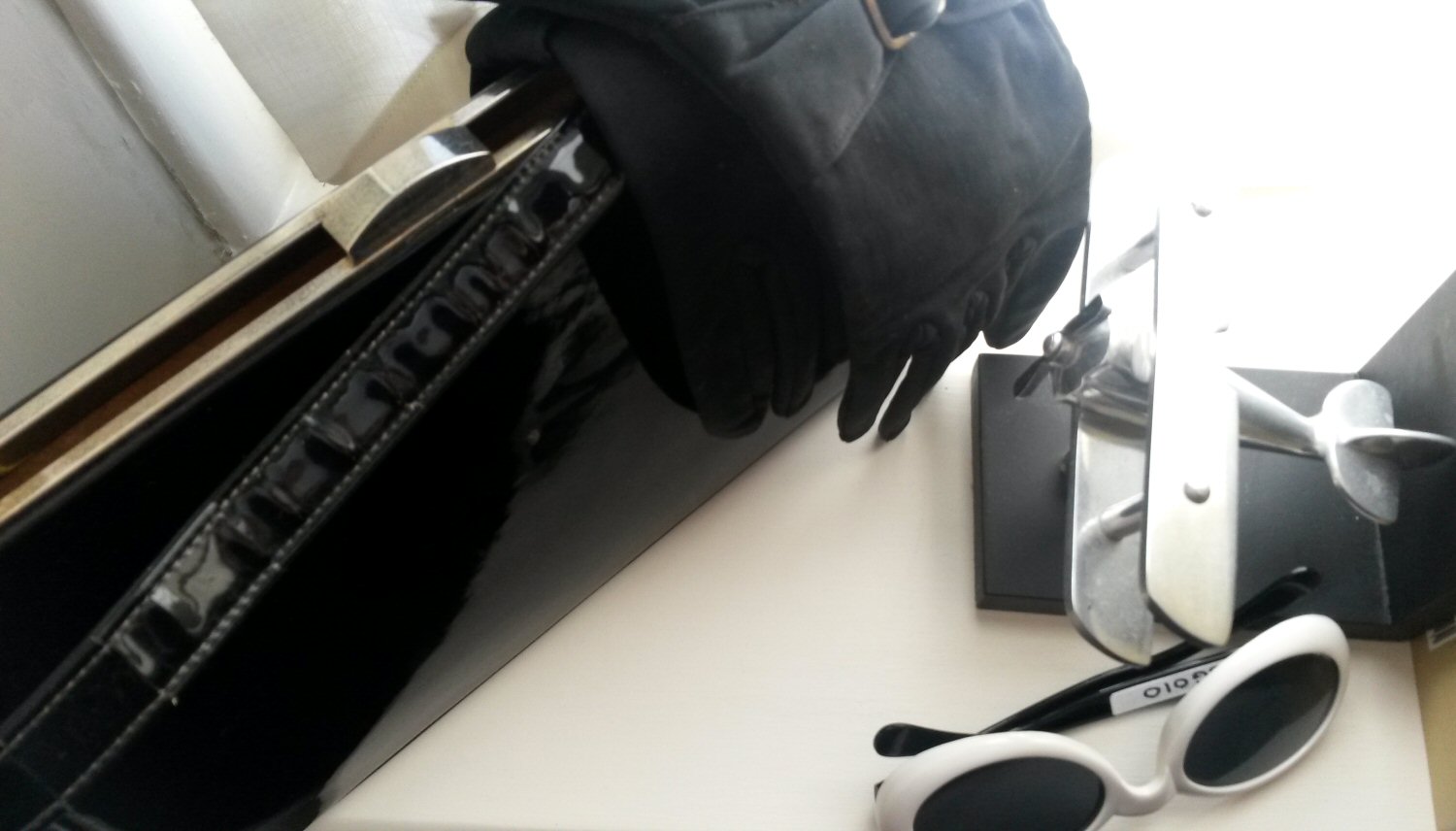 Black and white vintage accessories - a vintage weekend at Goodwood