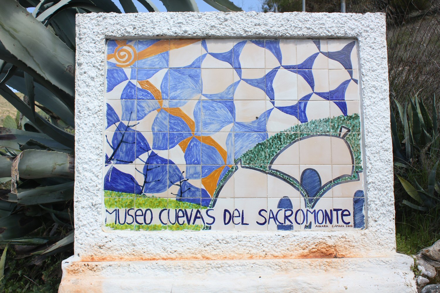 Señal para el museo rupestre del Sacromonte: mi guía para una escapada a la ciudad de Granada, desde consejos hasta cosas que hacer
