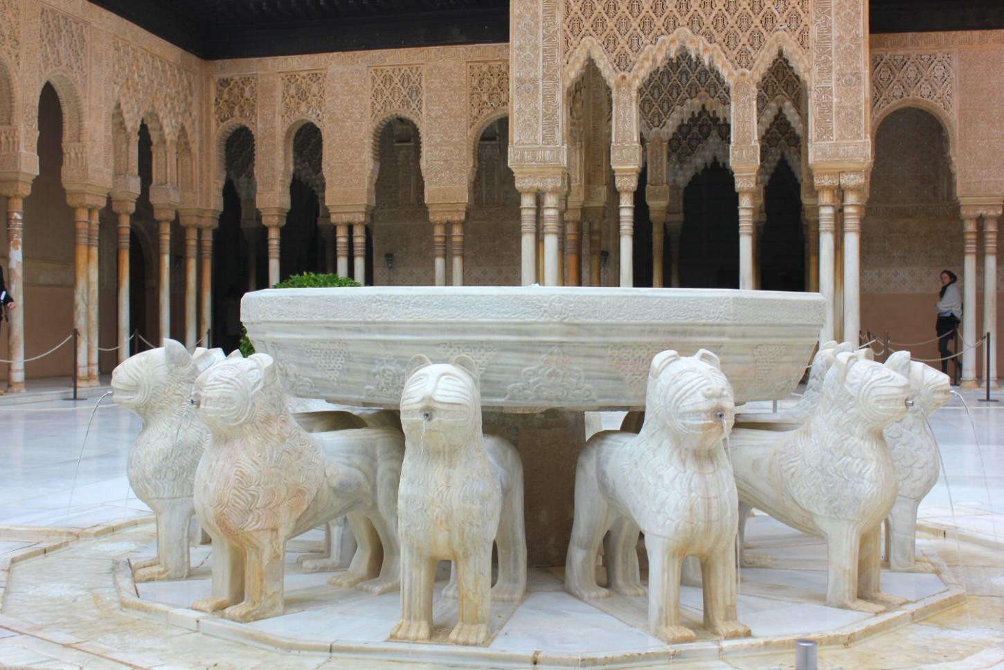 La famosa fuente de los leones de la Alhambra, recientemente restaurada - Granada en imágenes: mis fotos de Granada, España
