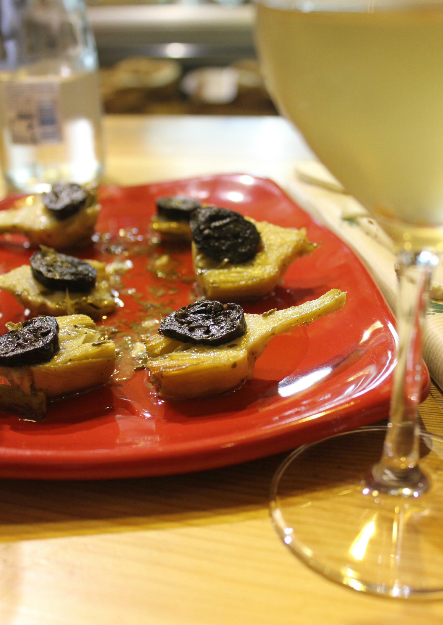 Tapas de alcachofas y morcillas en Al Sur de Granada