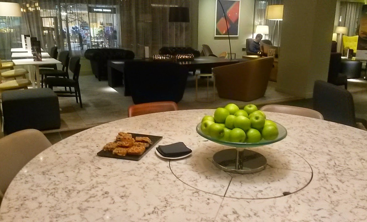 A bowl of apples on the table in the lobby at the Mercure London Bridge hotel - my review