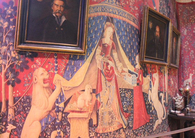 Tapestry in the Hogwarts Gryffindor common room, based on one in the Musee de Cluny in Paris - my visit to the Harry Potter Studio tour in Leavesden