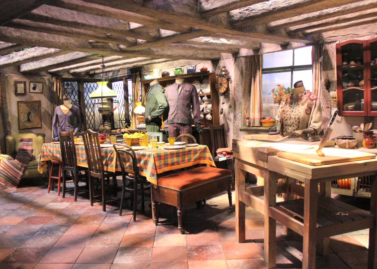 Automated props in the kitchen of the Burrow, the Weasley home set on the Harry Potter tour