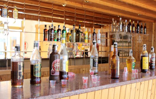 Tastings of Arehucas honey rum at the Gran Canaria rum distillery in Arucas