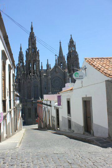 Whitewashed buildings with red tiled roofs line a street in Arucas, Gran Canaria
