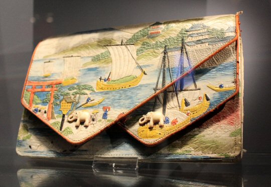 Painted bag done in Oriental style at the Amsterdam museum of bags and purses