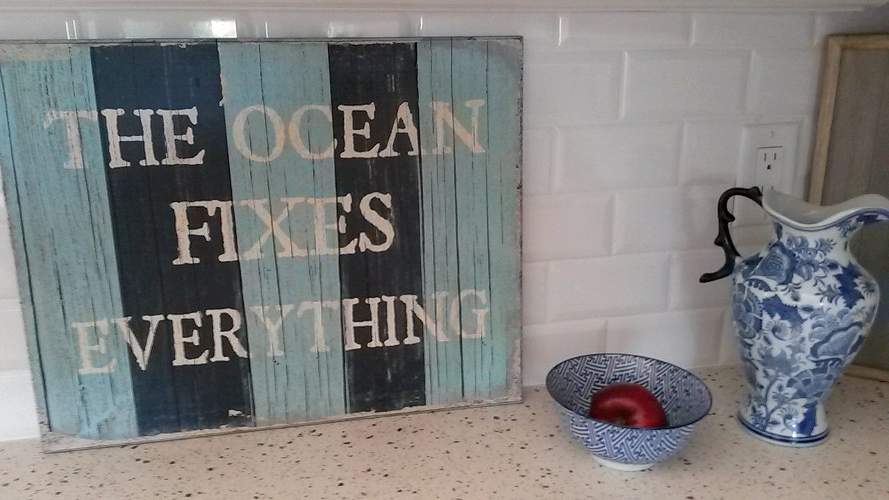 Sign saying the Ocean fixes everything on the kitchen of our holiday home, Anna Maria Island