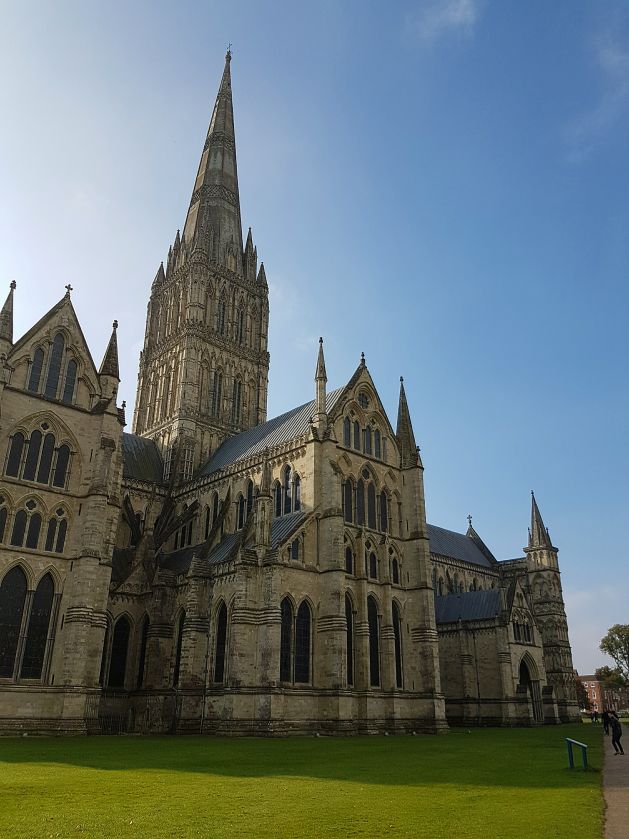 A view of Salisbury cathedral across the green - my visit to Salisbury cathedral with kids