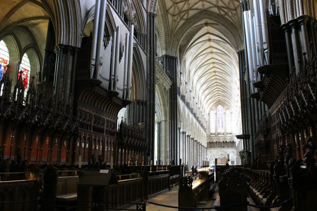 View of the quire, organ and nave - my visit to Salisbury cathedral with kids