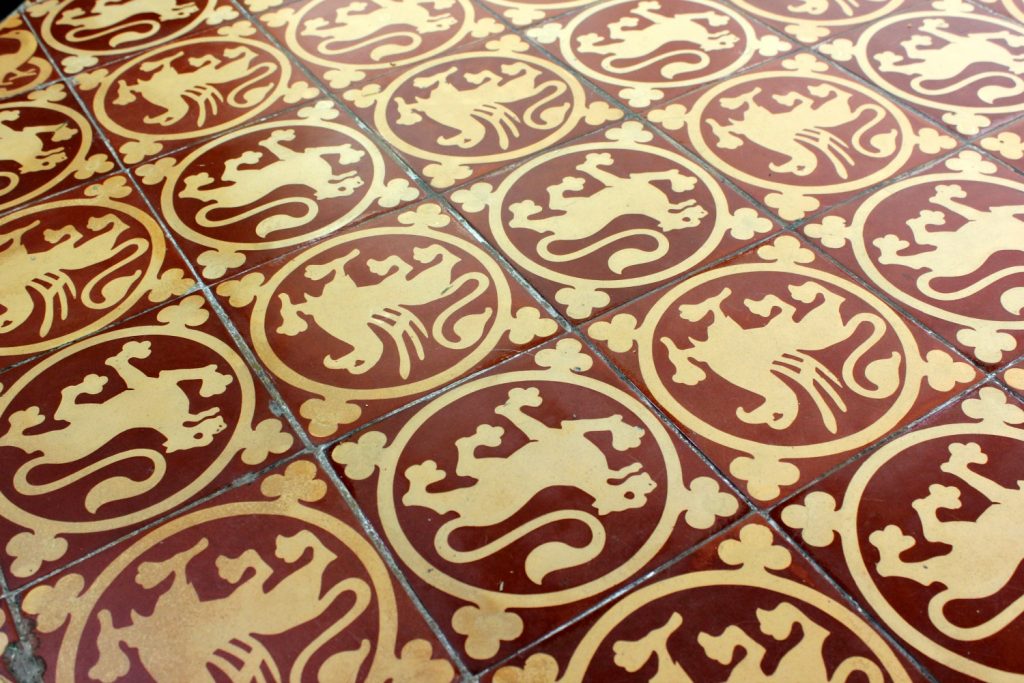 Lions of England on the floor tiles in the Chapter House at Salisbury Cathedral -my visit to Salisbury cathedral with kids