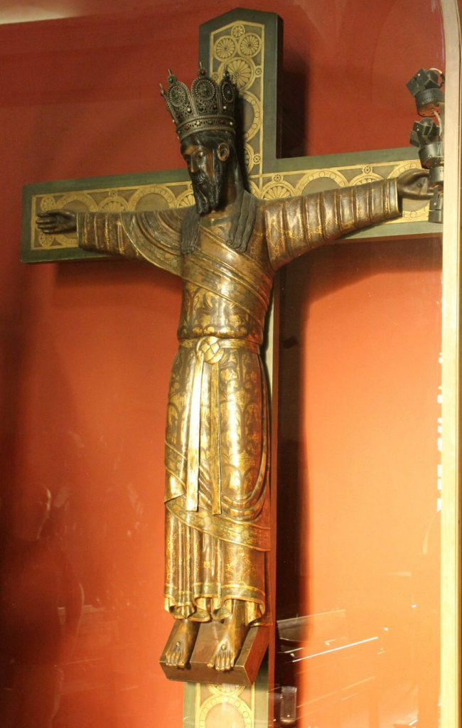 The old golden statue of Jesus in the church at Caldes de Monbui, rescued and repaired after the civil war according to legend. My photo tour of Costa Barcelona