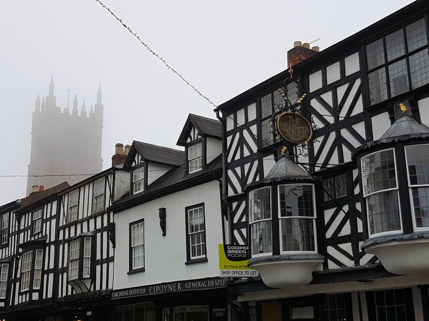 The parish church and some of the old black and white medieval buildings in Ludlow - my visit to Ludlow Castle with kids
