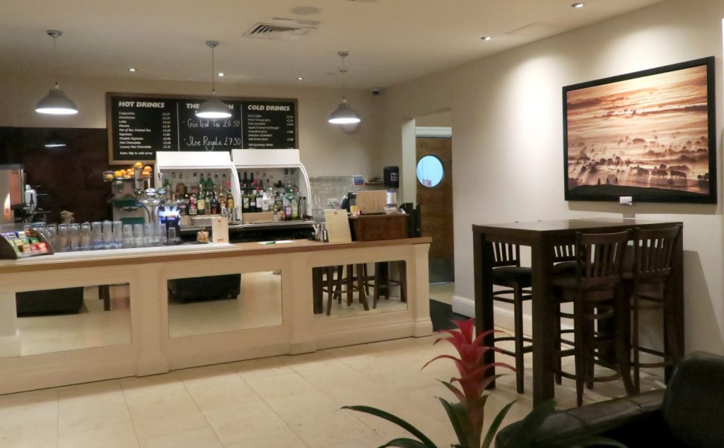 Small bar between the 'Grand Salon' lounge and restaurant - I review Malvern Spa Hotel Worcestershire