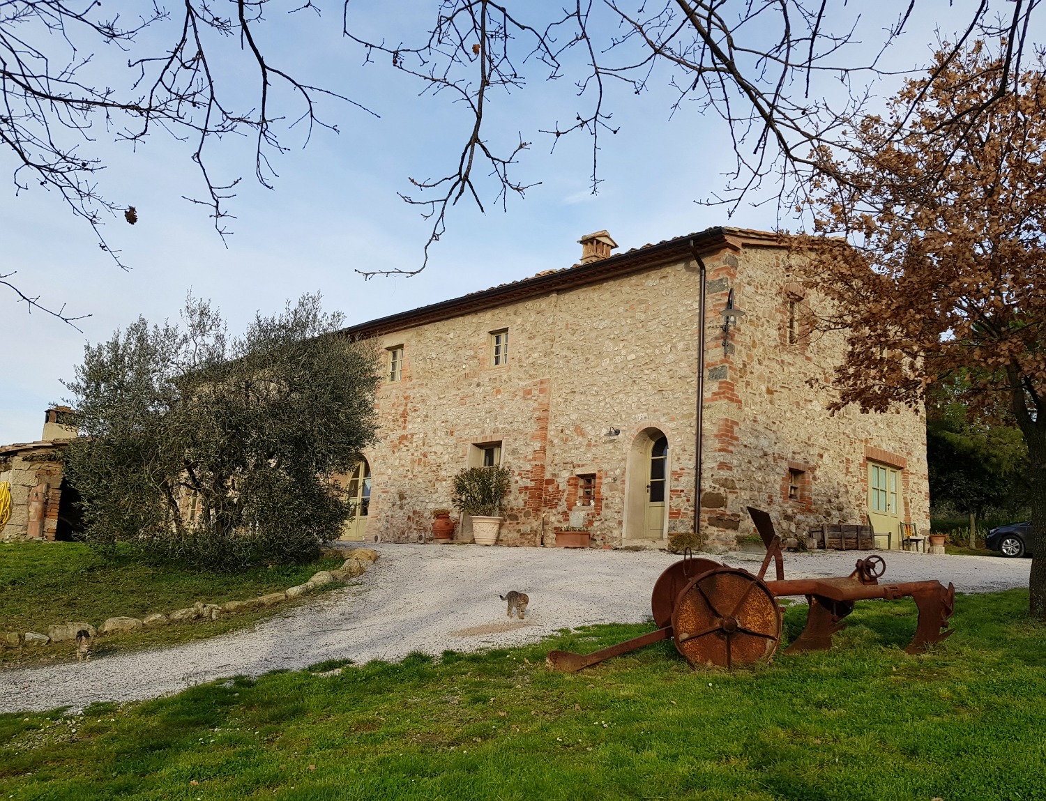 View up to the exterior of Villa Le Capanne near Volterra in Tuscany - my review of the perfect big family villa in Tuscany, Italy