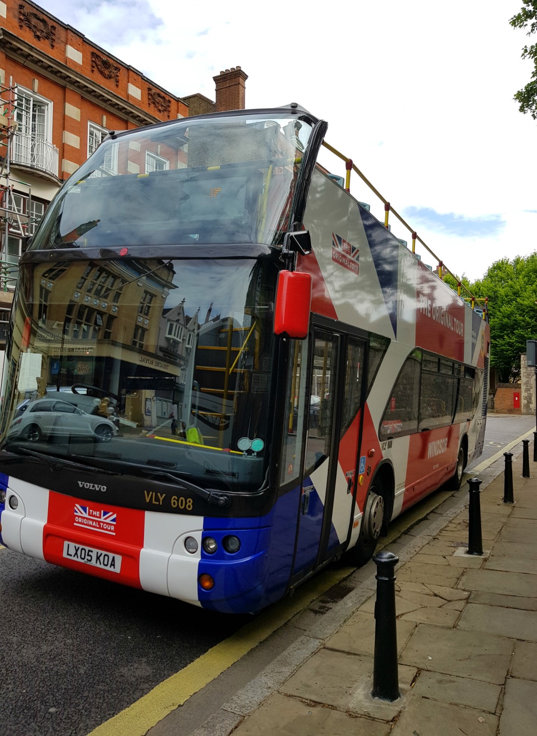 The Original Tour bus - hopping on to the Windsor original tour, a Windsor bus tour with kids