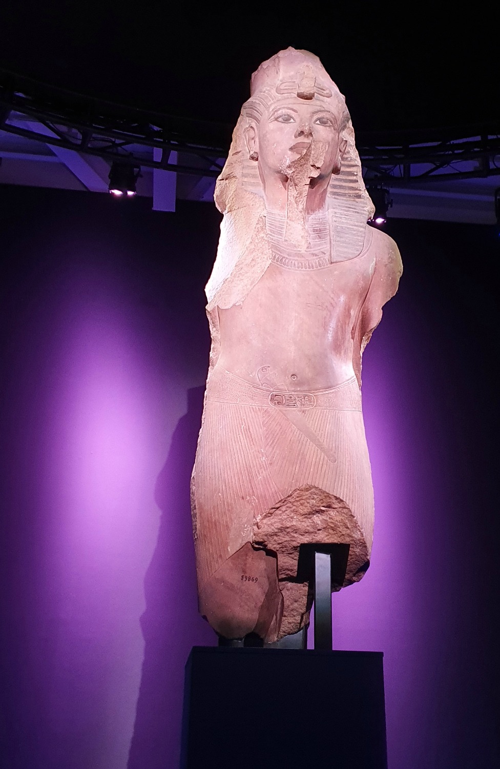 Huge statue of Tutankhamun which once stood to commemorate him - should you visit the London Tutankhamun exhibition with kids