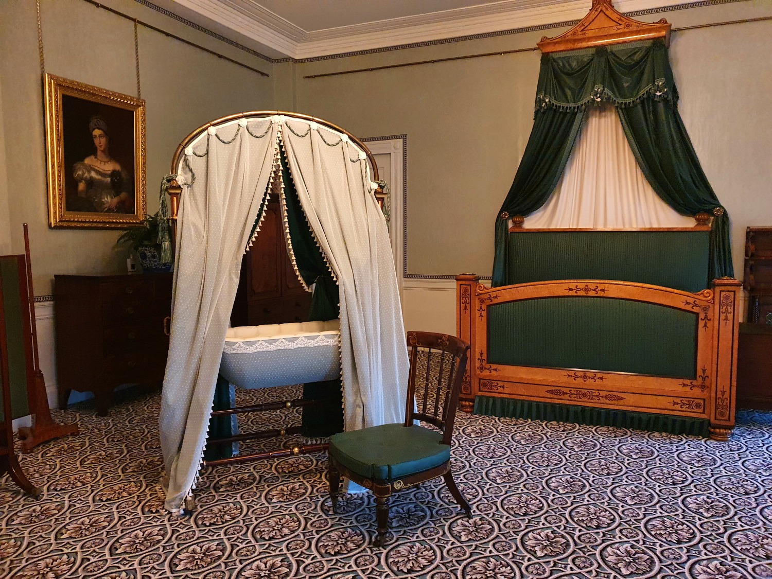 Bedroom where Queen Victoria was born and her original crib on display - our visit to Kensington Palace with kids