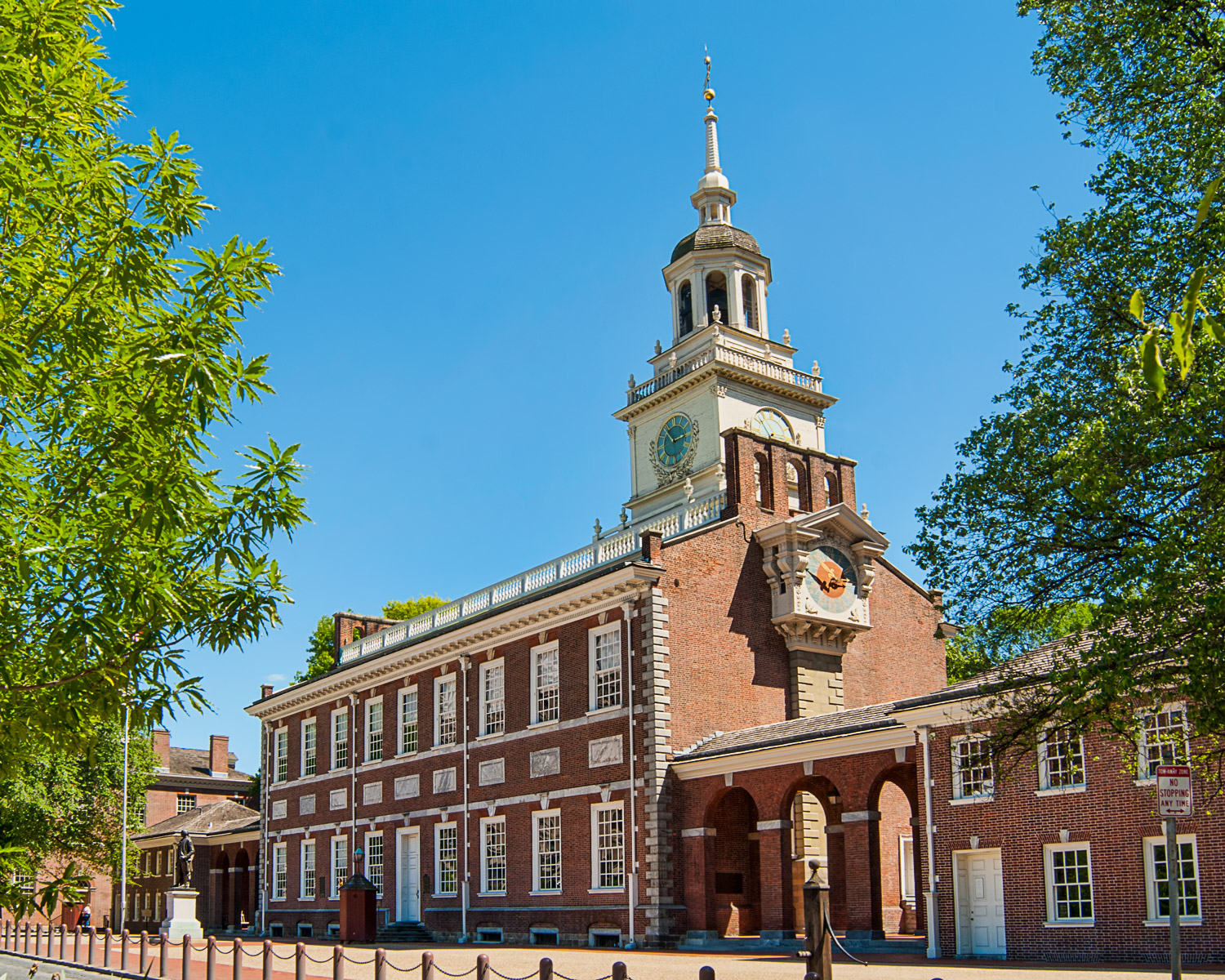 Historic brick building of Independence Hall in Philadelphia - one of the best day trips from New York City with kids