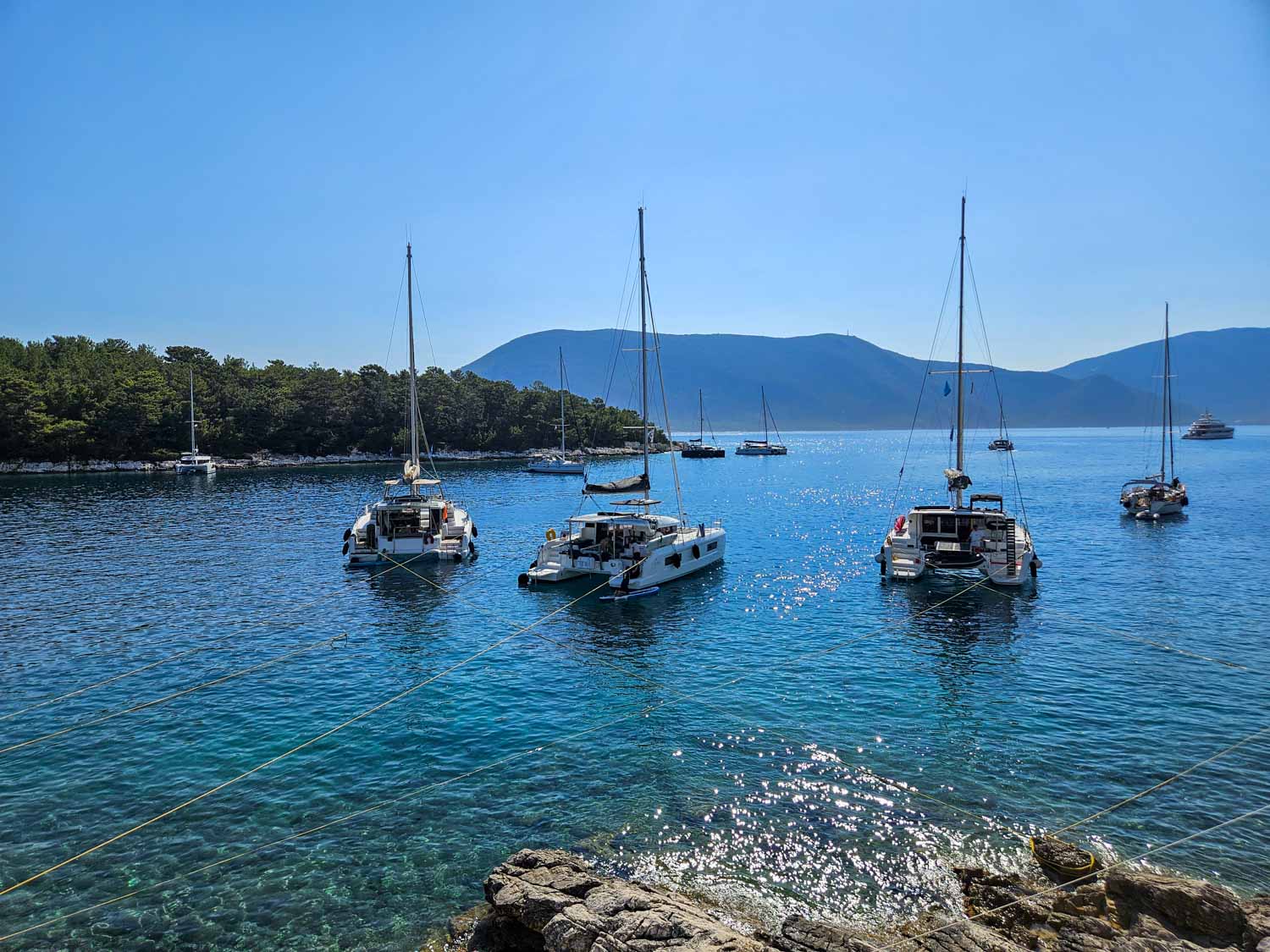 Some of the yachts moored not far from the harbour - what to do during one day in Fiskardo with kids