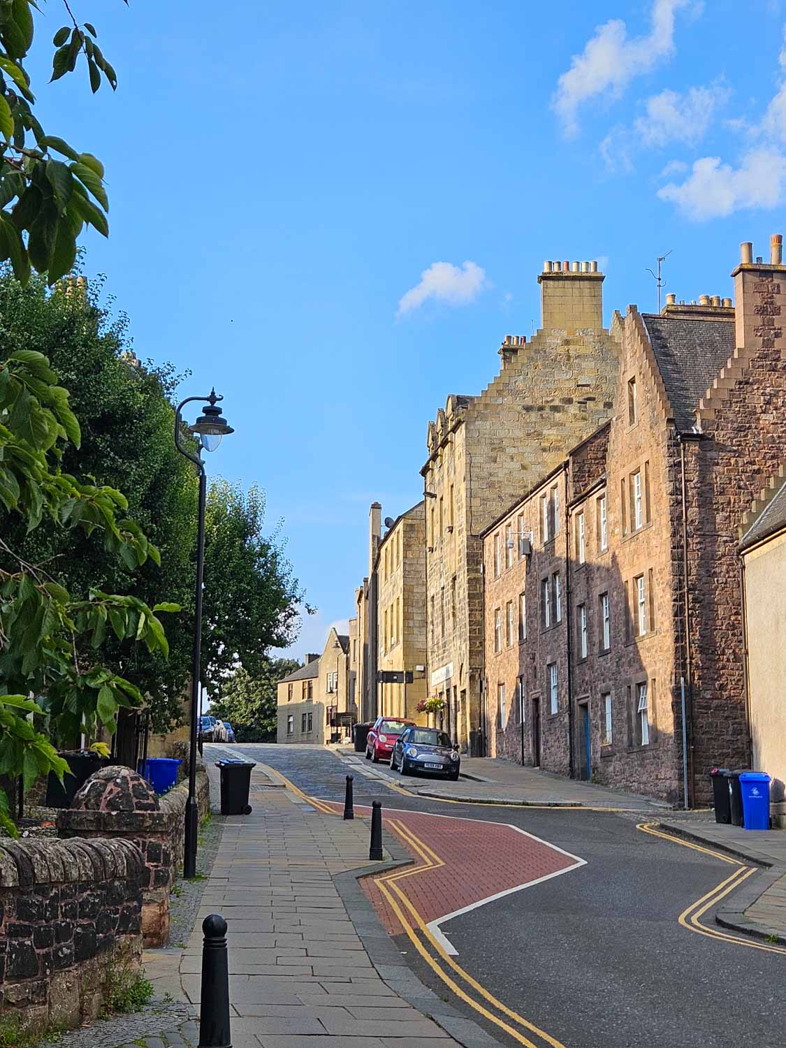 Some of the stone houses in Stirling Old Town with its narrow streets - my tips for visiting Stirling for families